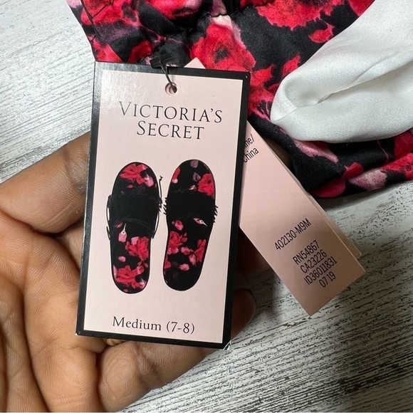 VICTORIA'S SECRET Red Pink Floral Furry‎ Satin Silk Indoor Slippers Shoes - Picture 7 of 8